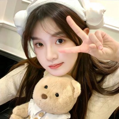 缓缓前行的老货轮